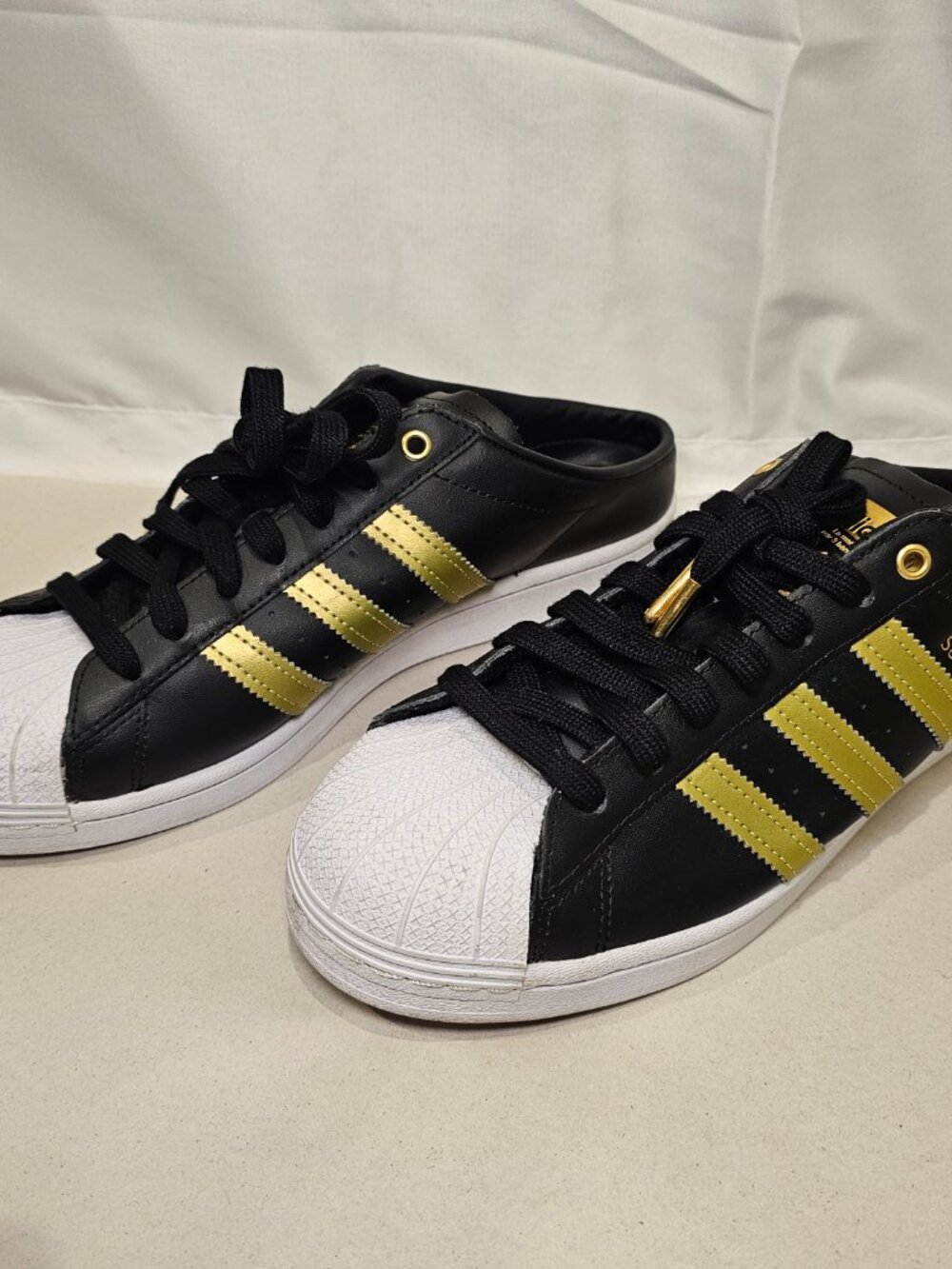 Adidas Superstar Mule Women's 9 Black Gold Slip On Sneakers Casual Shoes - Picture 2 of 7